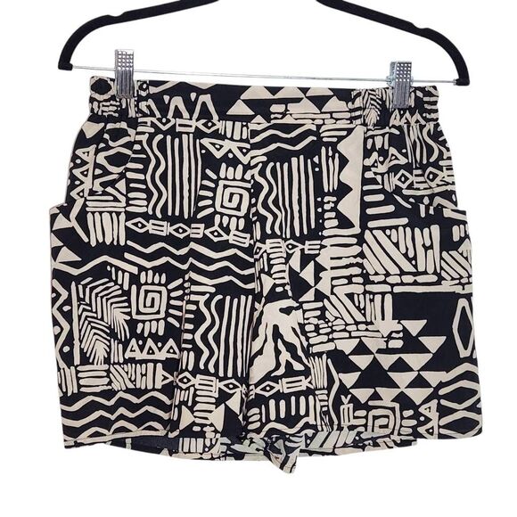 Everly Black and Tan Tribal print Pull-on Shorts Size Medium Black Print Shorts - Picture 1 of 6